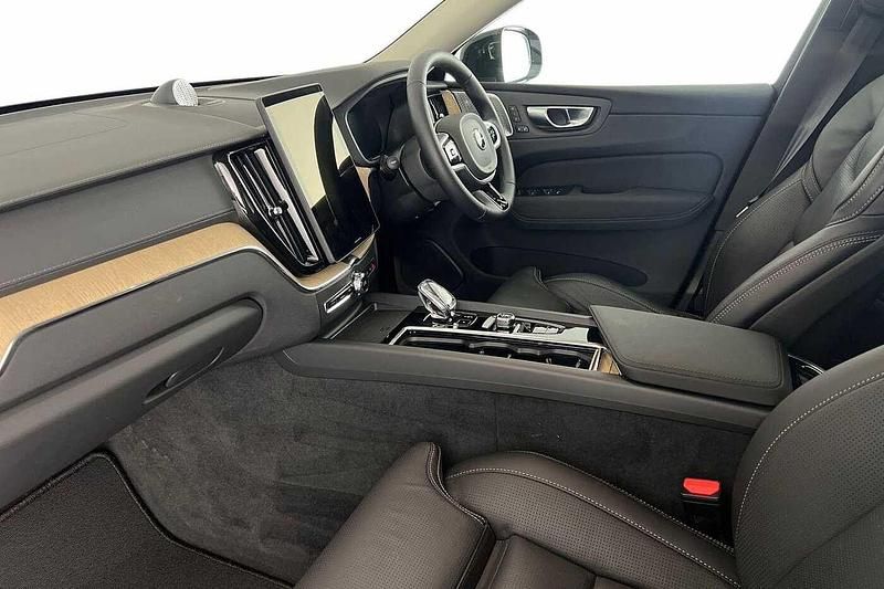 Used Volvo XC60 Ultra 250 HP (183 kW) 2025 Aurora silver SUV