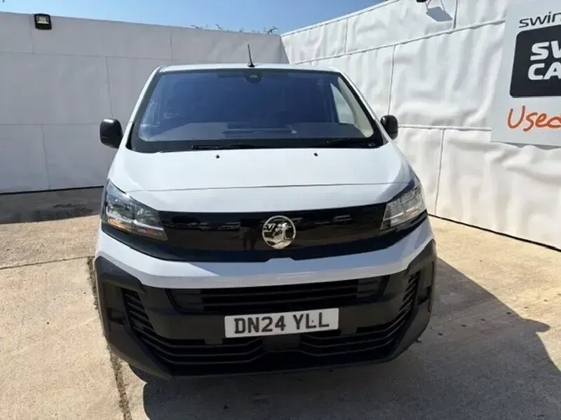 Used Vauxhall Vivaro 145 HP (106 kW) 2024 White MPV