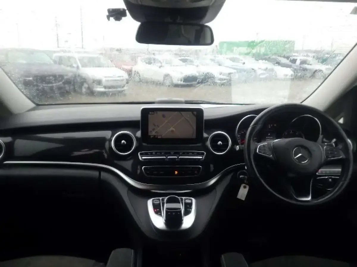 Used Mercedes V220 SE 163 HP (119 kW) 2015 White MPV