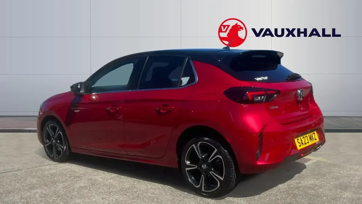 Begagnad Vauxhall Corsa Ultimate 131 HK (96 kW) 2023 Röd Halvkombi