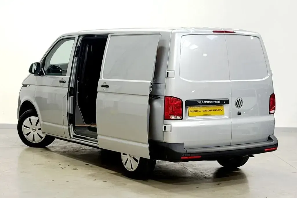 Usado VW Transporter Startline 150 HP (110 kW) 2022 Prateado Van