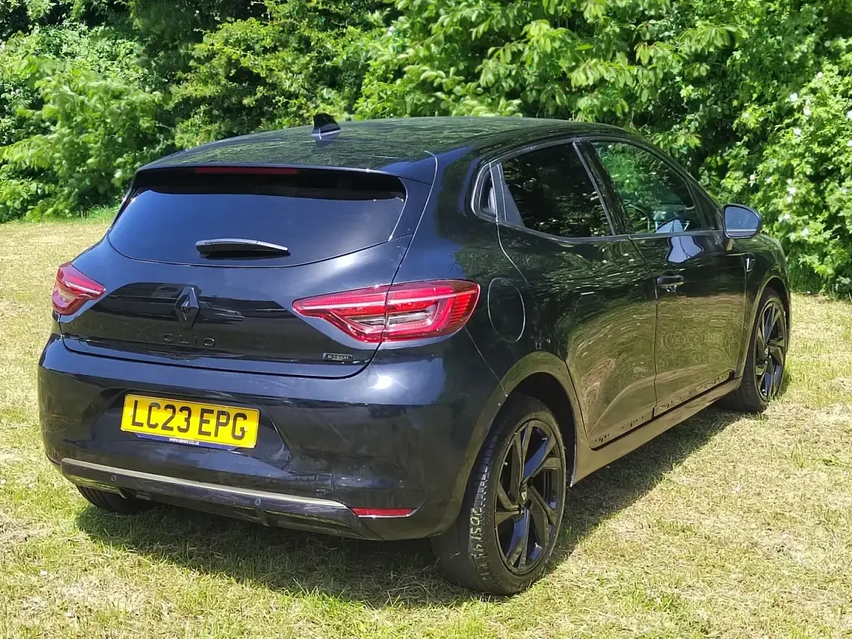 Used Renault Clio V Engineered 92 HP (67 kW) 2023 Black Hatchback