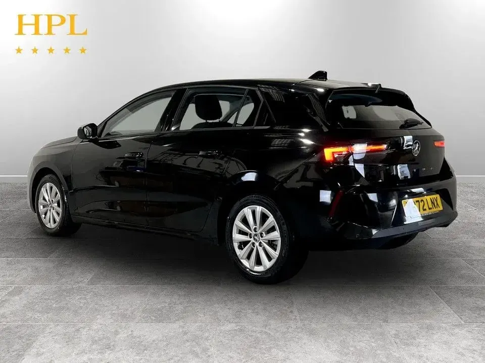 Usado Vauxhall Astra Design Edition 110 CV (80 kW) 2023 Negro Utilitario