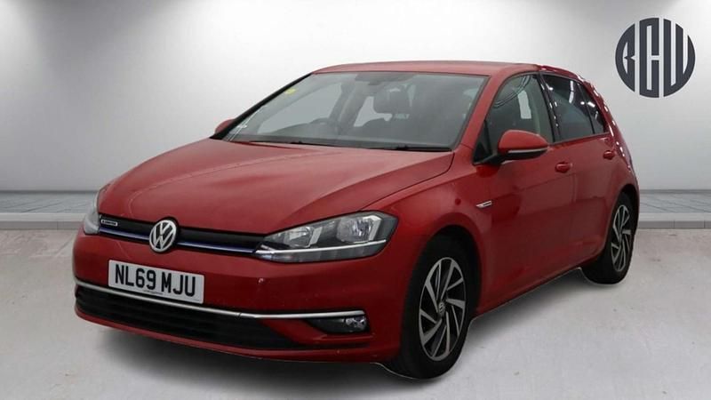 Begagnad VW Golf VII Match 130 HK (95 kW) 2019 Röd Halvkombi