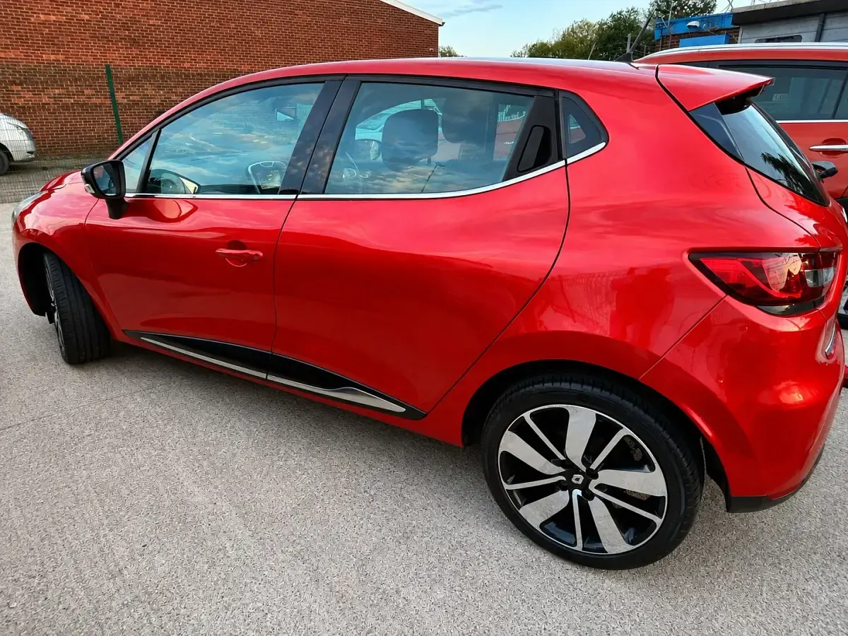 Used Renault Clio Dynamique 90 HP (66 kW) 2016 Red Hatchback
