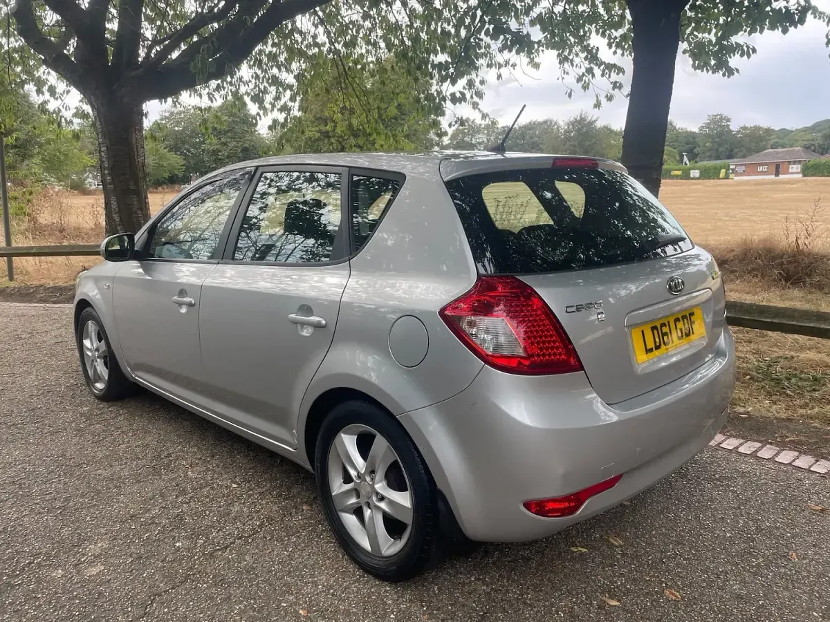 Used Kia Ceed 89 HP (65 kW) 2011 Silver Hatchback