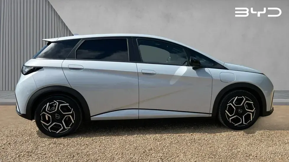 Used BYD Dolphin Design 150 kW (204 HP) 2026 Metallic  skiing white Hatchback