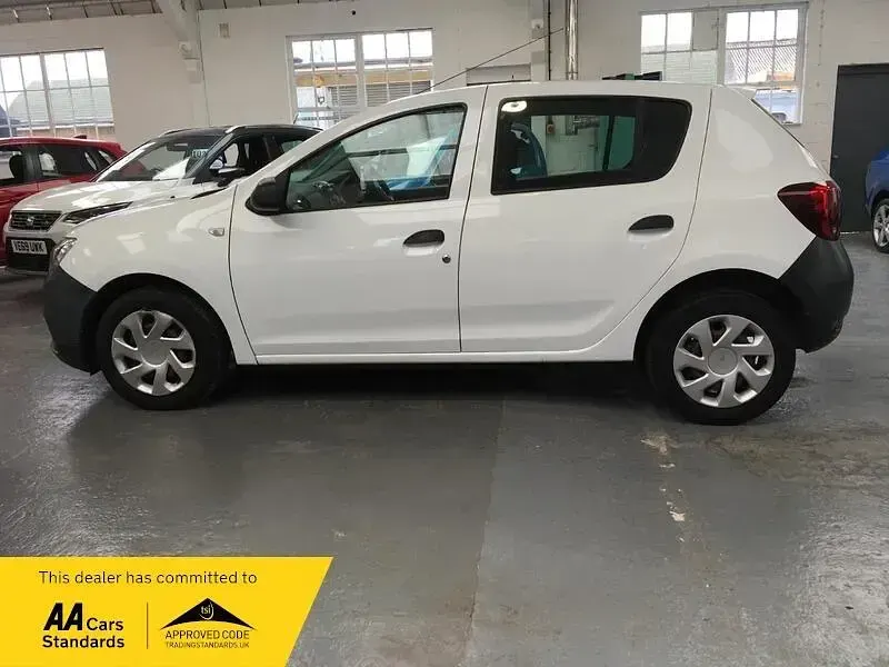 Used Dacia Sandero Acces 2017 White Hatchback