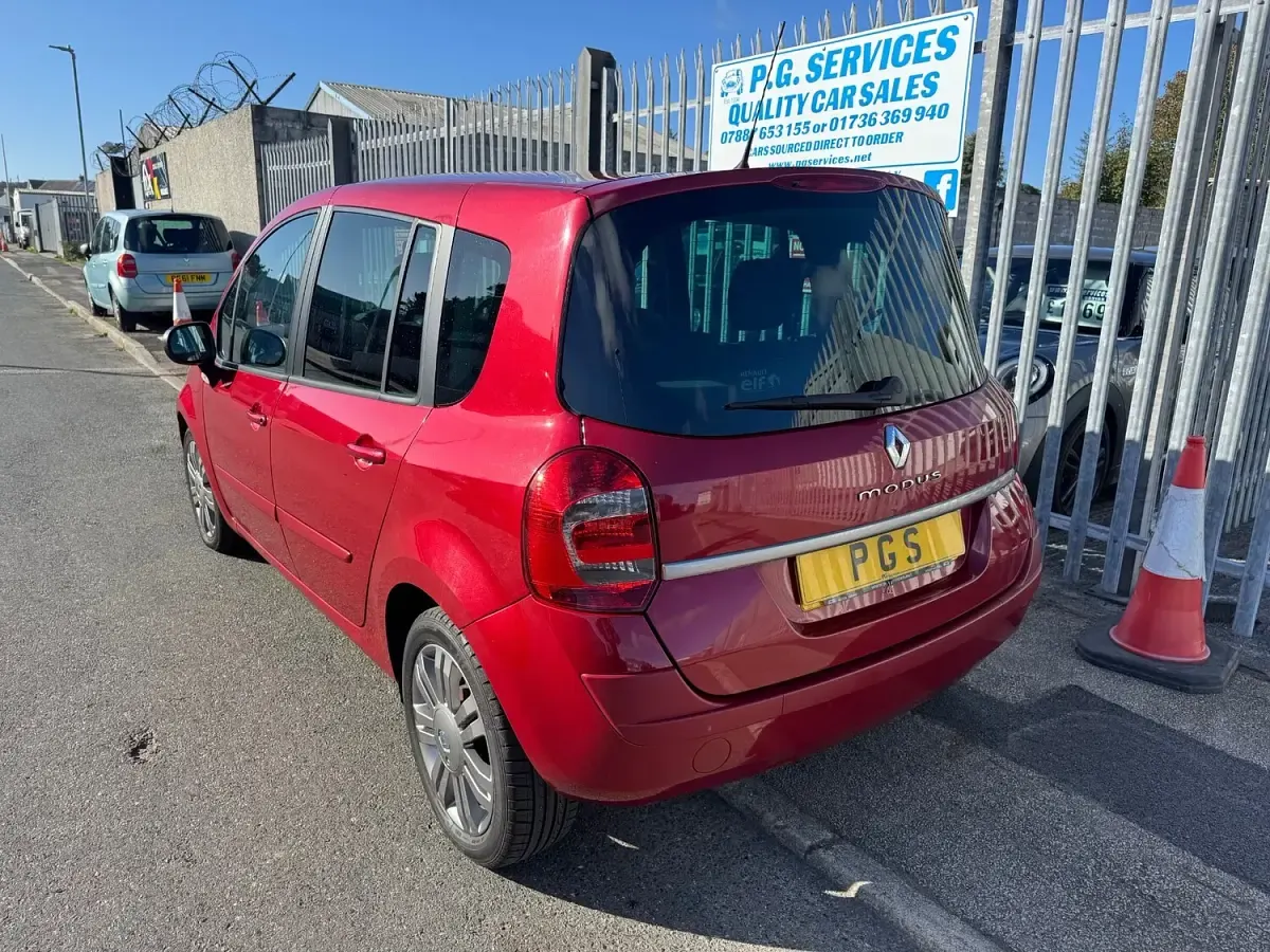 Used Renault Grand Modus Dynamique 88 HP (64 kW) 2011 Red MPV