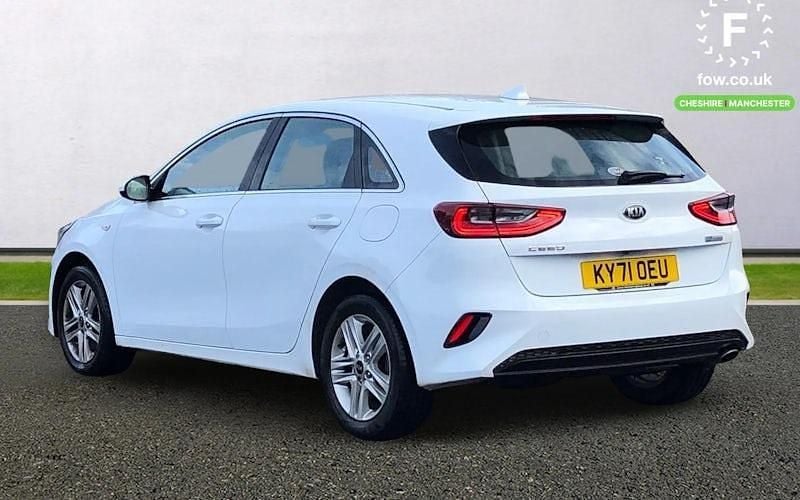 Used Kia Ceed 136 HP (100 kW) 2021 White Hatchback