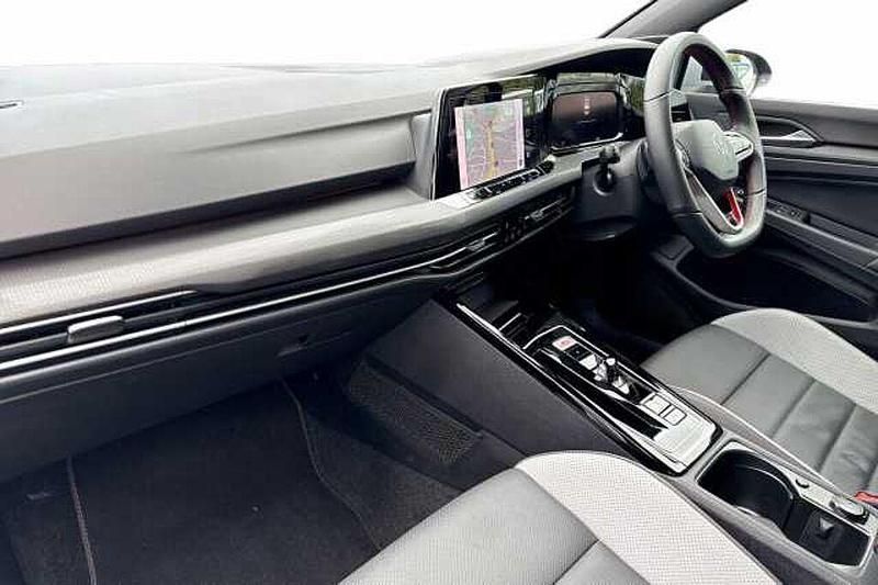Second-hand VW Golf VIII 245 CP (180 kW) 2024