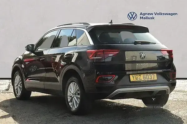 Used VW T-Roc Life 150 HP (110 kW) 2023 Black SUV