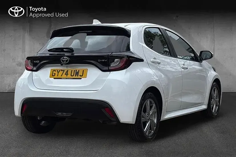 Used Toyota Yaris Hybrid 116 HP (85 kW) 2024 White Hatchback