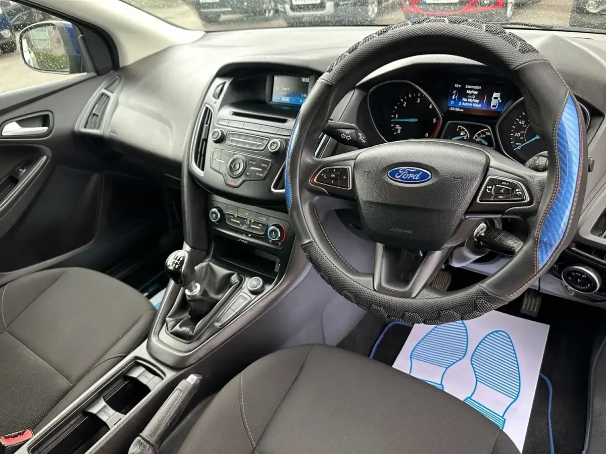 Usado Ford Focus Style 120 HP (88 kW) 2014 Azul Carrinha