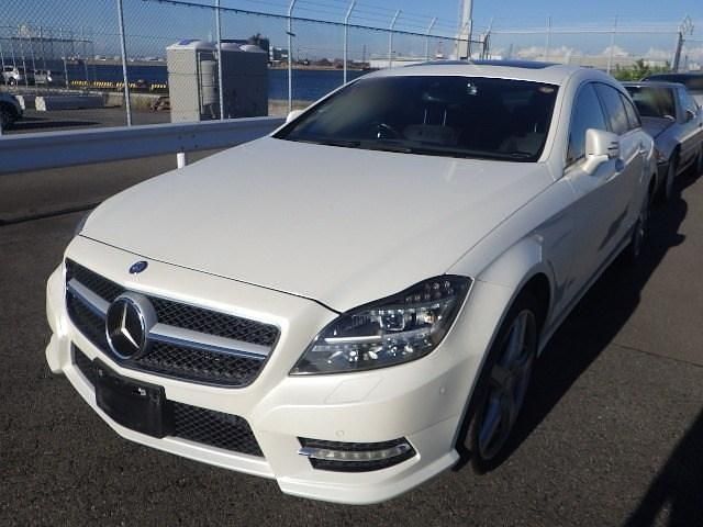 White Used 2013 Mercedes CLS350 AMG Estate | £14,999 (Fair price) - Image 1/4