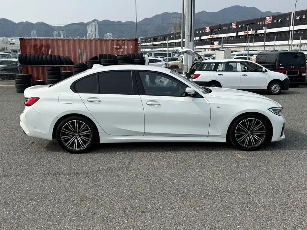 Used BMW 330 M Sport 258 HP (189 kW) 2019 White Sedan