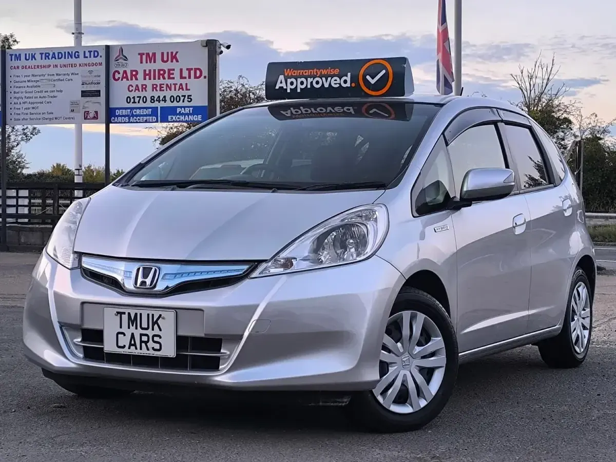 Used Honda Jazz Hybrid 99 HP (72 kW) 2013 Silver Hatchback