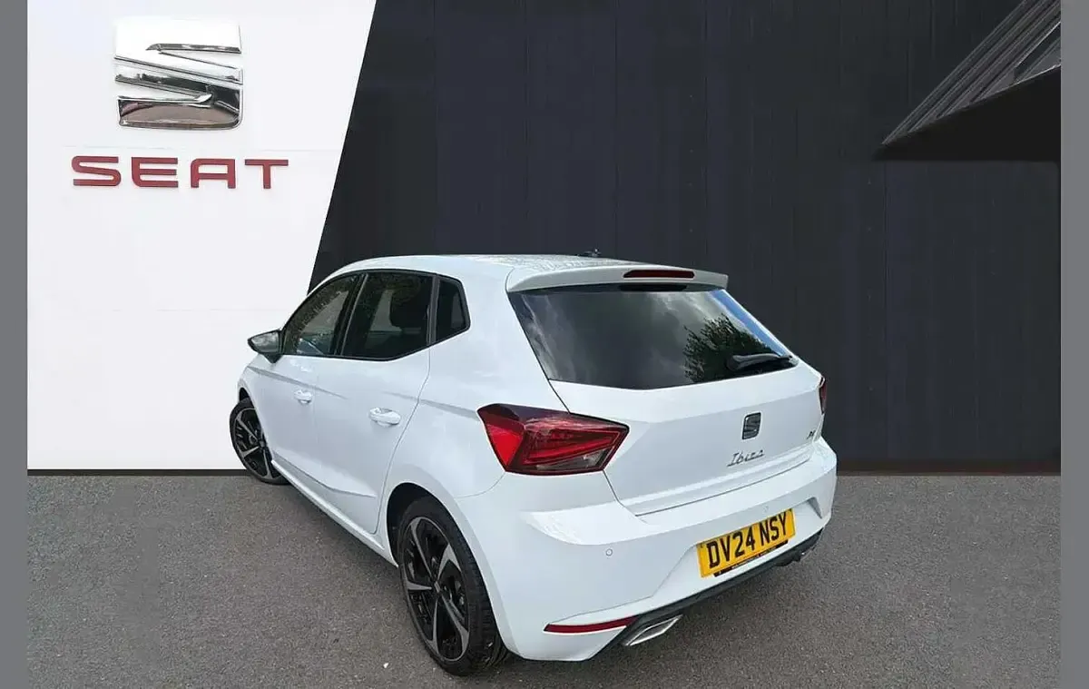 Used Seat Ibiza FR Sport 113 HP (83 kW) 2024 White Hatchback