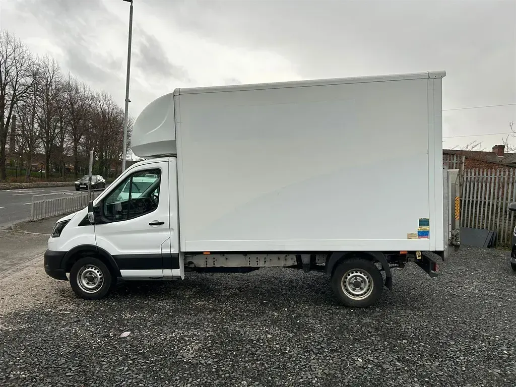 Second-hand Ford Transit 130 CP (95 kW) 2022 Alb Cabrio