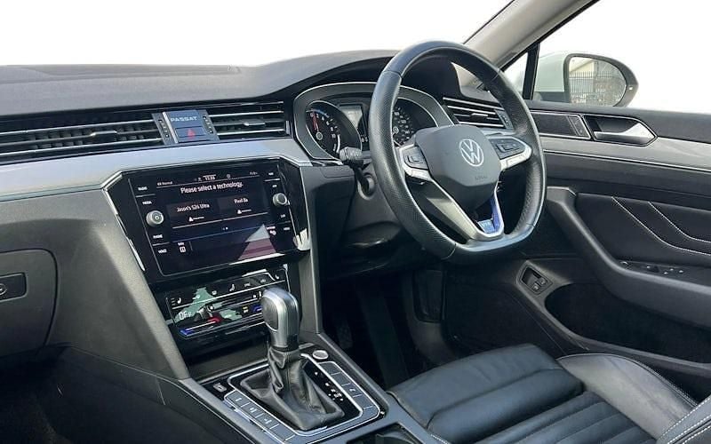 Used VW Passat GTE 218 HP (160 kW) 2021 White Sedan