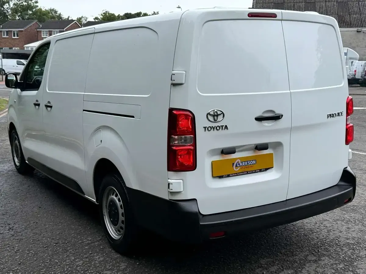Used Toyota Proace Active 140 HP (102 kW) 2022 White MPV