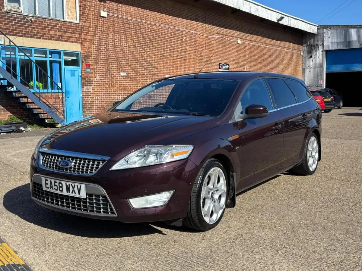 Usado Ford Mondeo Titanium 140 HP (102 kW) 2008 Vermelho Carrinha