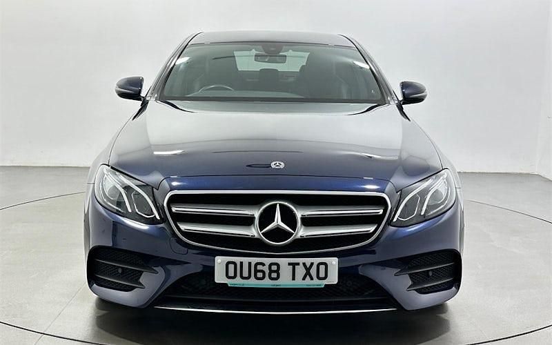 Gebraucht Mercedes E220 AMG line 194 PS (142 kW) 2018 Blau Limousine