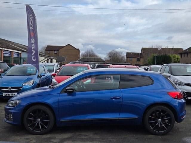 Begagnad VW Scirocco Black Edition 150 HK (110 kW) 2017 Blå Sportkupé