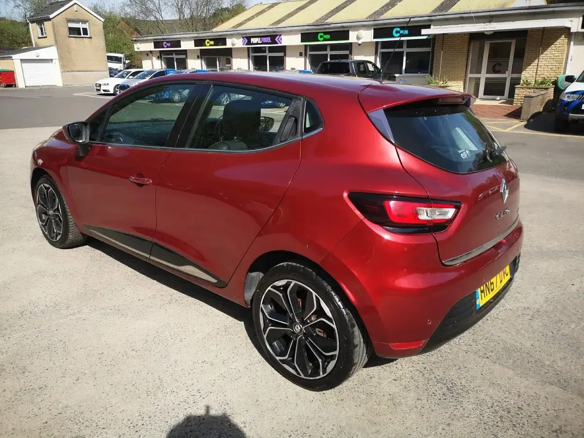 Used Renault Clio IV Dynamique 90 HP (66 kW) 2017 Red Hatchback