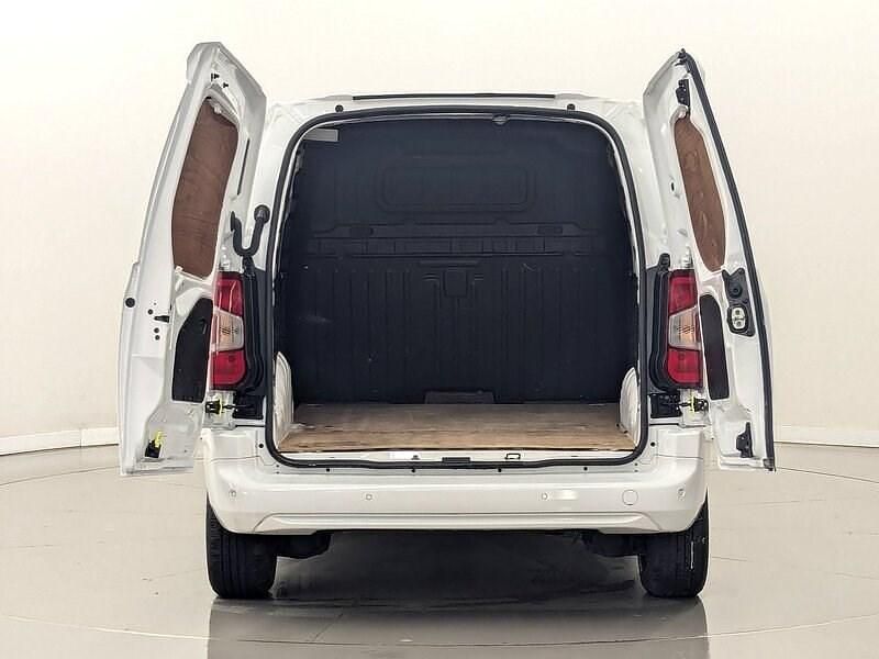 Used Vauxhall Combo Sportive 101 HP (74 kW) 2020 White MPV