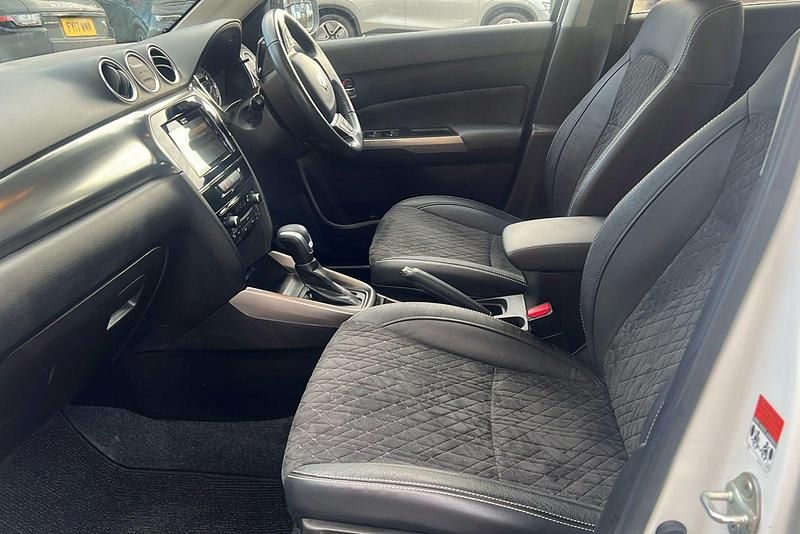 Used Suzuki Vitara SZ5 116 HP (85 kW) 2022 Superior white SUV