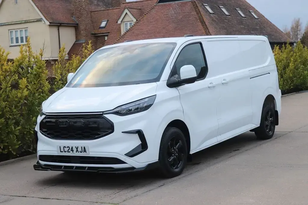 Used Ford Transit Custom Limited 136 HP (100 kW) 2024 White Van