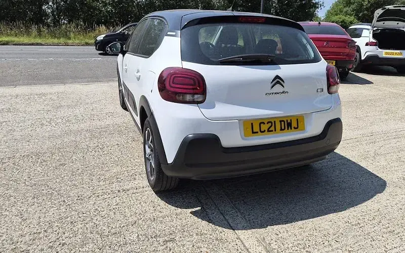 Used Citroën C3 PureTech 83 HP (61 kW) 2021 White Hatchback