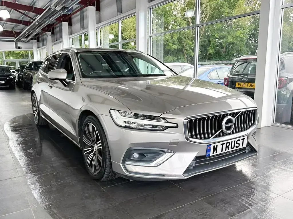 Used Volvo V60 Inscription 150 HP (110 kW) 2019 Grey Estate