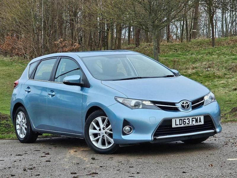 Blue Used 2014 Toyota Auris Hatchback | £5,995 (Good price) - Image 1/4