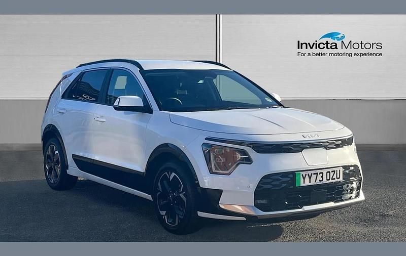 White Used 2023 Kia e-Niro SUV | £20,250 (Fair price) - Image 1/4