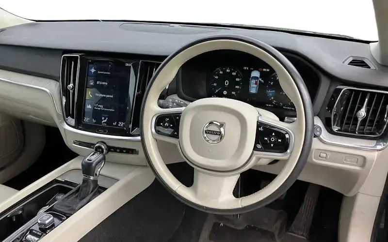 Used Volvo V60 Inscription 250 HP (183 kW) 2019 Grey Estate