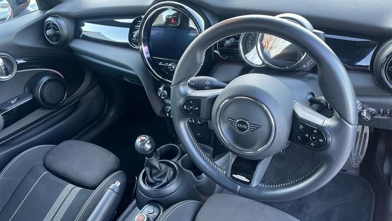 Usado Mini Cooper Sport 136 CV (100 kW) 2021 Rojo Utilitario
