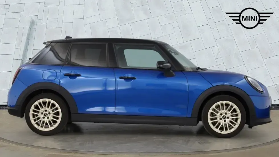 Używany Mini Cooper Hatch 154 KM (113 kW) 2024 Niebieski Hatchback