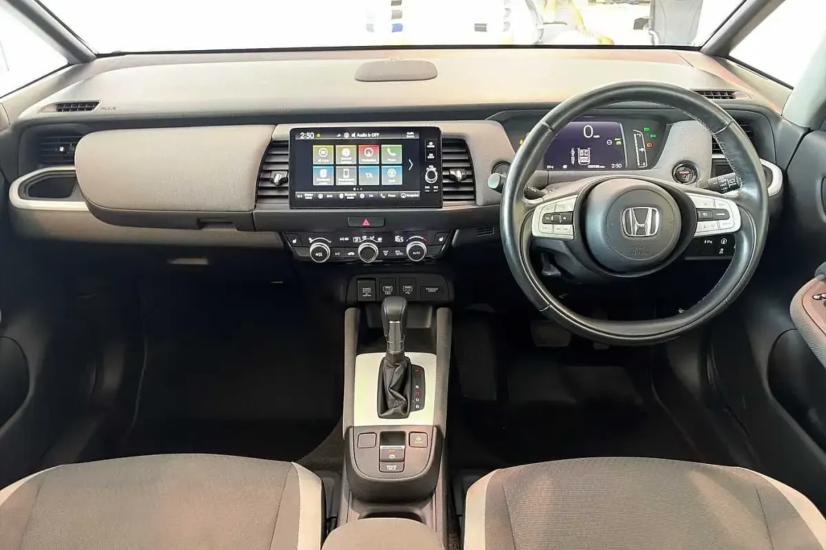 Used Honda Jazz Hybrid 109 HP (80 kW) 2021 Red Hatchback
