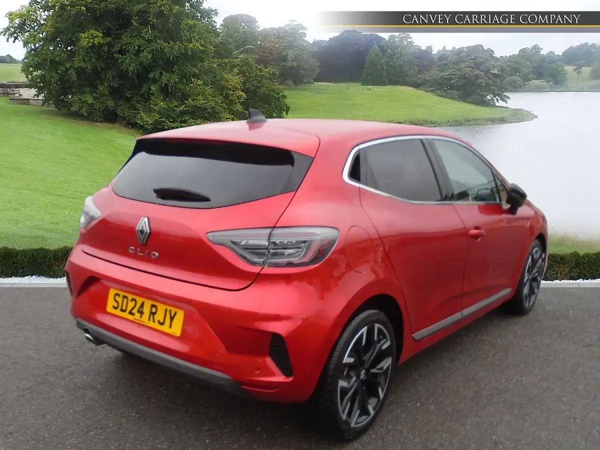Used Renault Clio V Techno 90 HP (66 kW) 2024 Red Hatchback