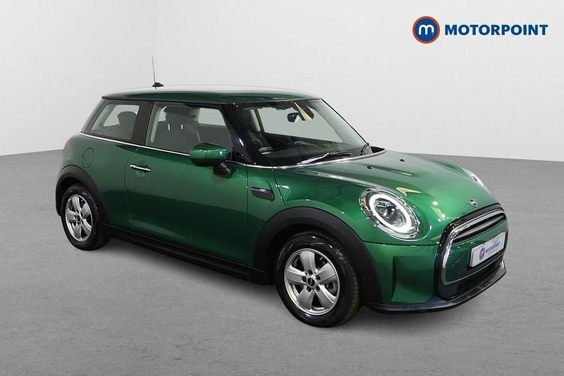 Begagnad Mini Cooper Classic 136 HK (100 kW) 2022 Grön Halvkombi