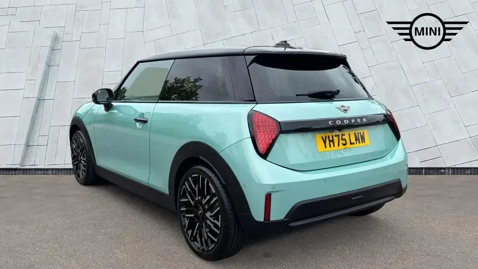 Used Mini Cooper Hatch 113 kW (154 HP) 2025 Green Hatchback