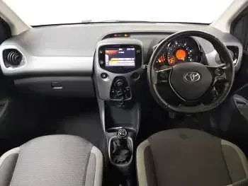 Used Toyota Aygo X-play 72 HP (52 kW) 2022 Black Hatchback