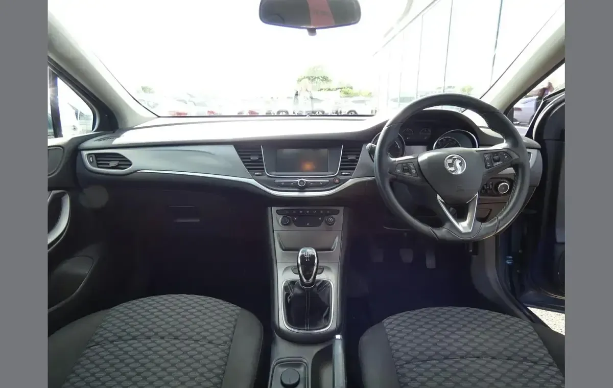 Gebraucht Vauxhall Astra 99 PS (72 kW) 2016 Blau Kleinwagen