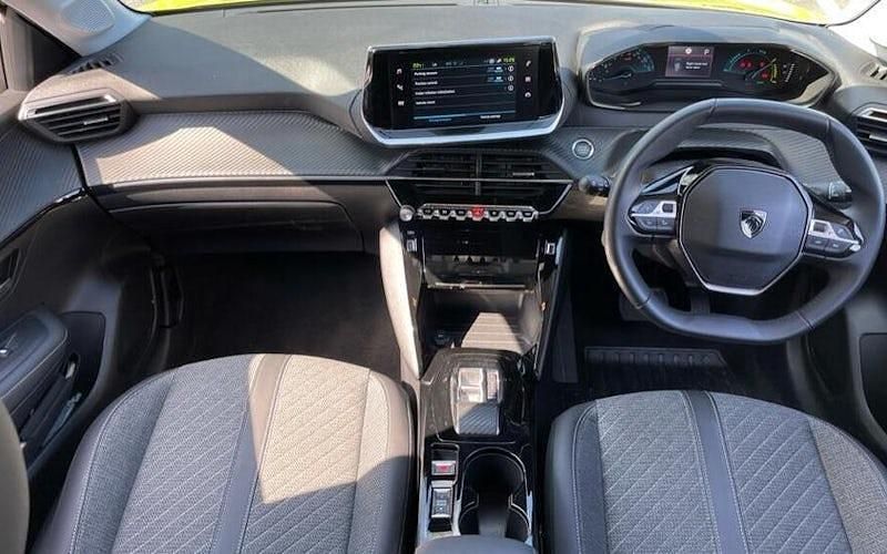 Used Peugeot e-208 Style 100 kW (137 HP) 2023 Yellow Hatchback