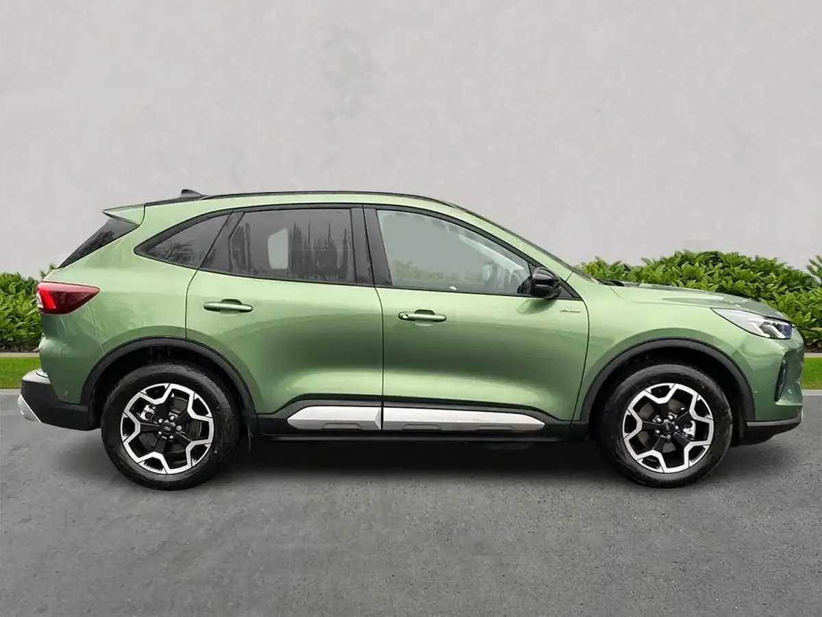 Begagnad Ford Kuga Active 2025 Grön SUV