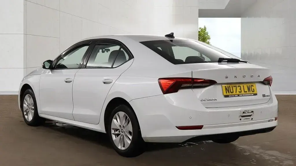 Used Skoda Octavia SE 110 HP (80 kW) 2023 White Hatchback
