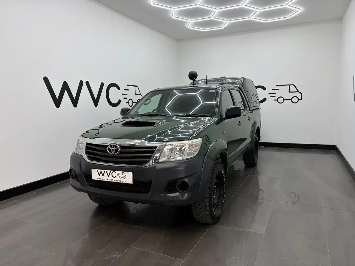 Used Toyota HiLux Active 144 HP (105 kW) 2015 Green Pickup