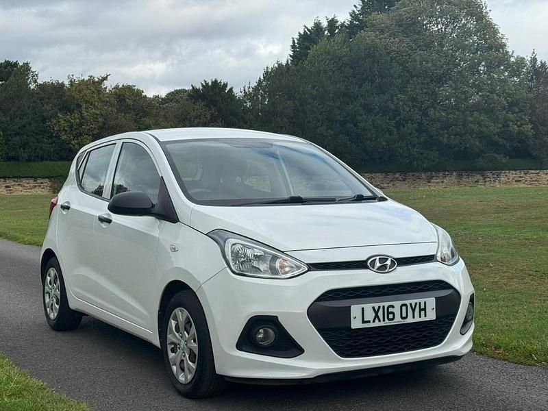 White Used 2016 Hyundai i10 Hatchback | £2,995 (Good price) - Image 1/4
